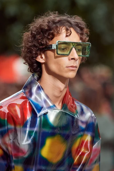 Look 60